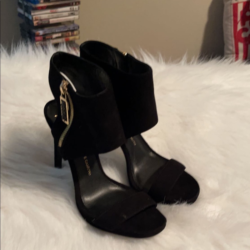 Vince Camuto  Suede open toe Sandals